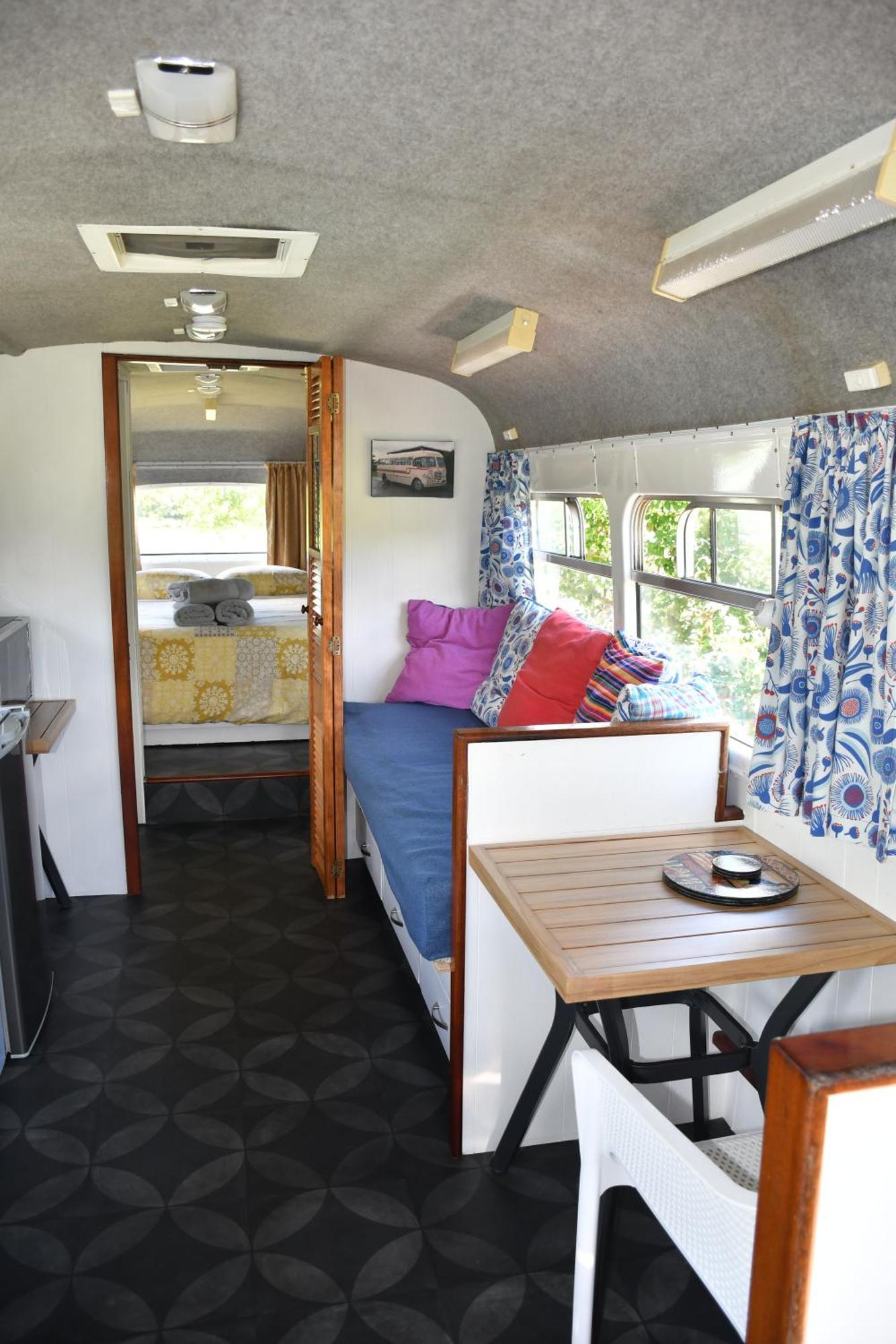 Evi The School Bus At Oromahoe Downs Farm Puketona المظهر الخارجي الصورة
