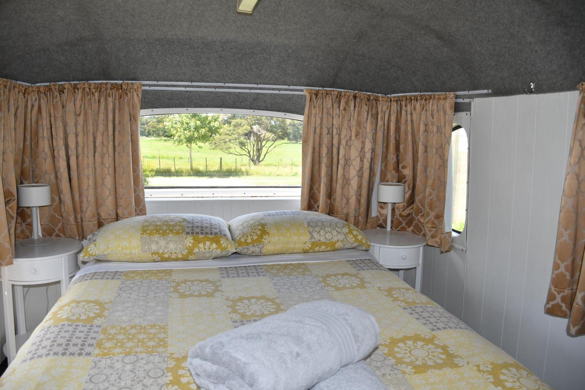 Evi The School Bus At Oromahoe Downs Farm Puketona المظهر الخارجي الصورة