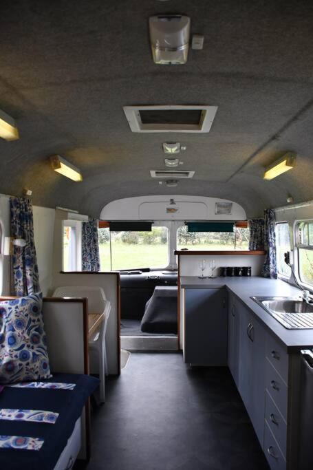 Evi The School Bus At Oromahoe Downs Farm Puketona المظهر الخارجي الصورة