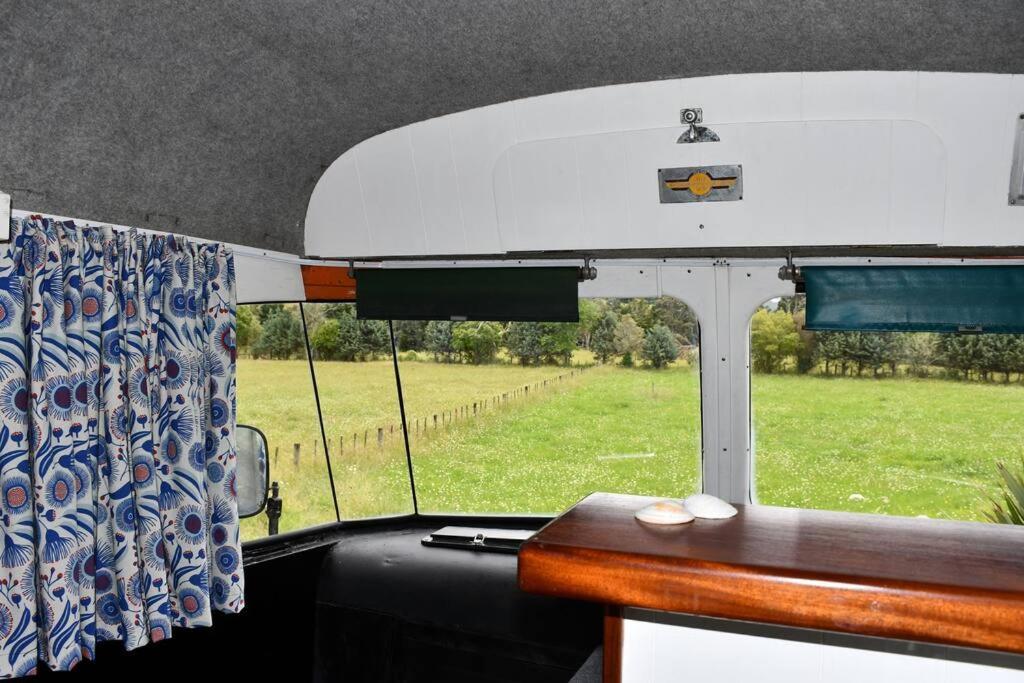 Evi The School Bus At Oromahoe Downs Farm Puketona المظهر الخارجي الصورة